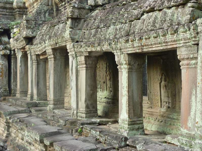007 Cloister