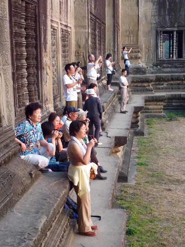002 Tourists watching Sunrise