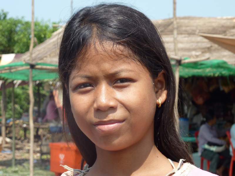 008 Young Woman at Tonle Sap