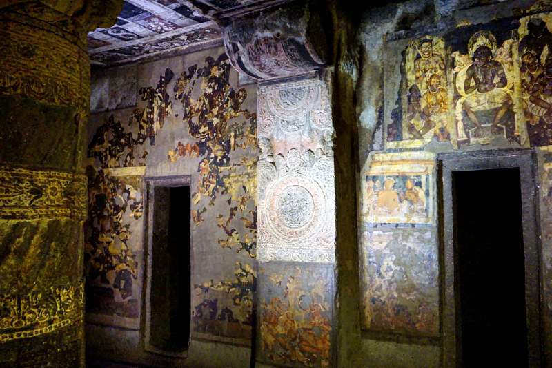 Cave 2, Paintings and Pillar