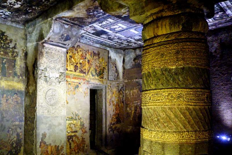Cave 2, Wall Paintings and Pillars