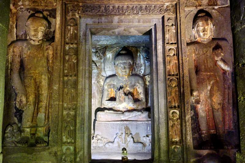 Cave 4, Buddhas, Sitting and Standing