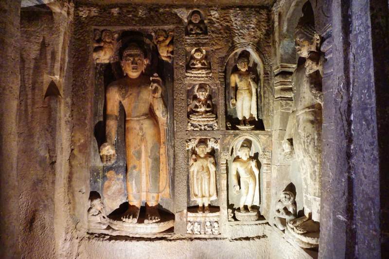 Cave 8, Standing and Sitting Buddhas
