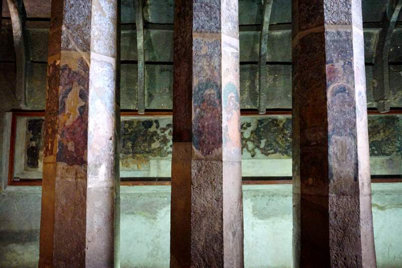 Cave 10, Paintings on Columns and Wall