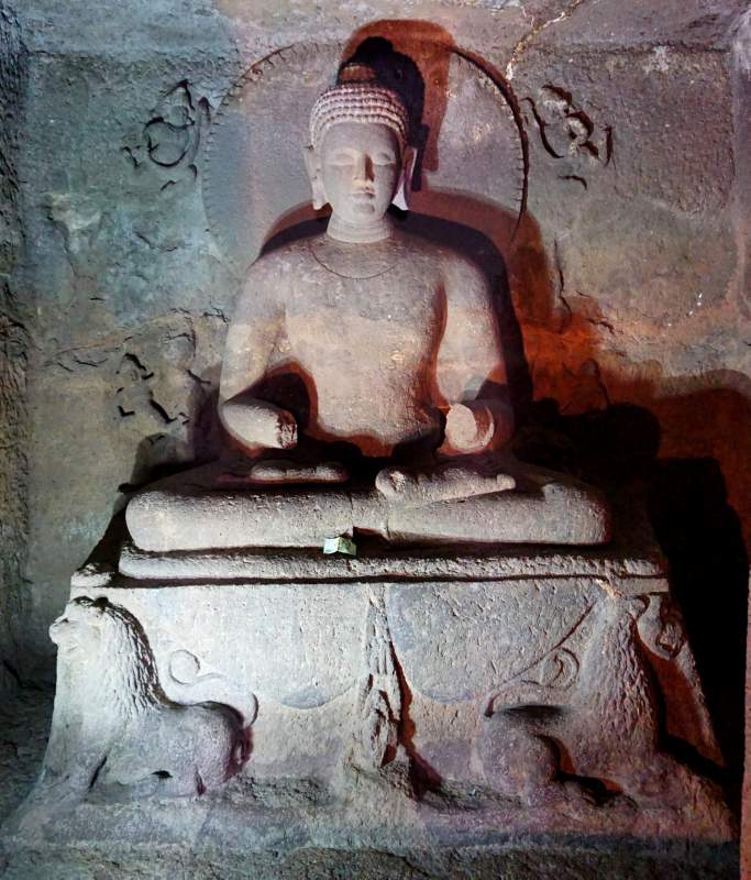 Cave 19, Buddha on Lion Throne
