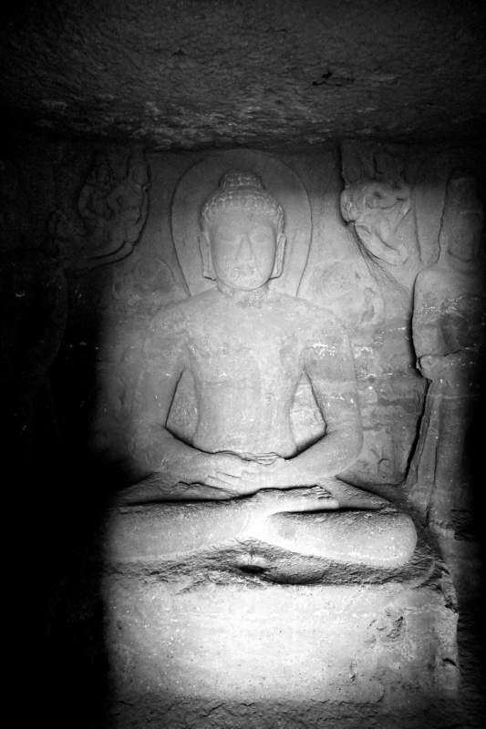 Cave 11, Buddha Image