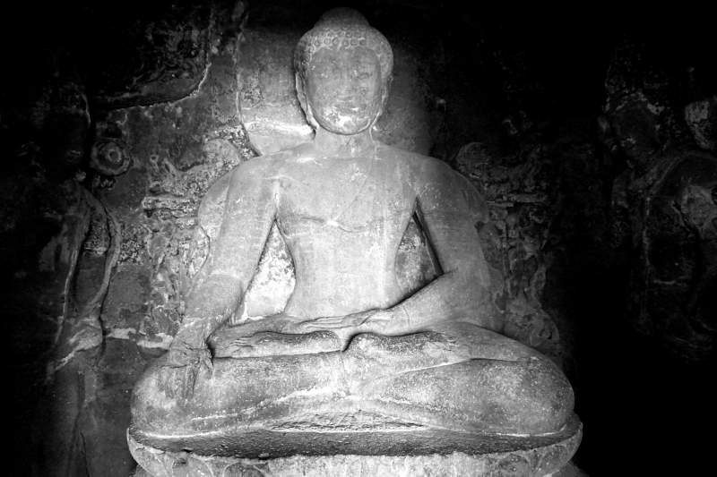 Cave 11, Buddha