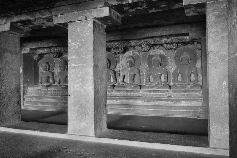 Cave 12, Row of Buddhas