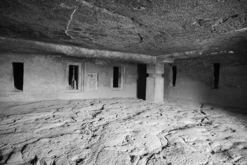Cave 7, Interior