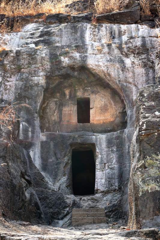 Vihara Cave 10