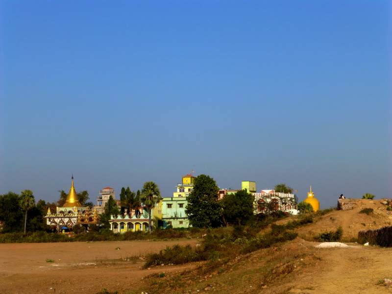 011 Burmese and Bangla Temples