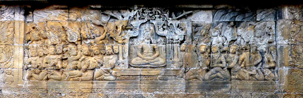 012-E-The-Bodhisattva-descends-to-Earth-accompanied-by-the-Gods-Slide