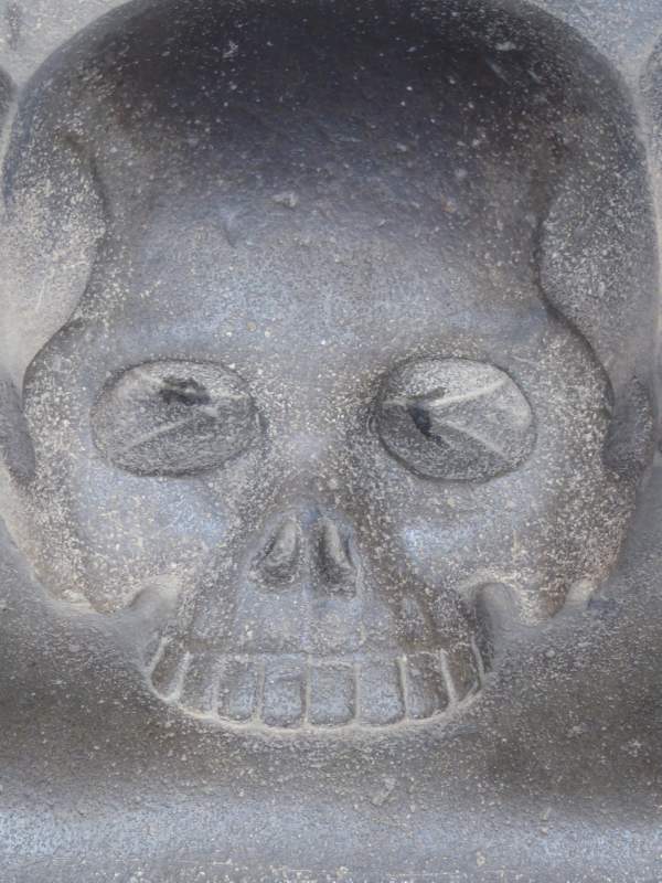 Bhairawa Adityavarman, skull at the base