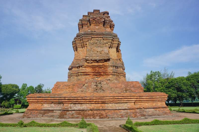 01 View from Front, Candi Brahu