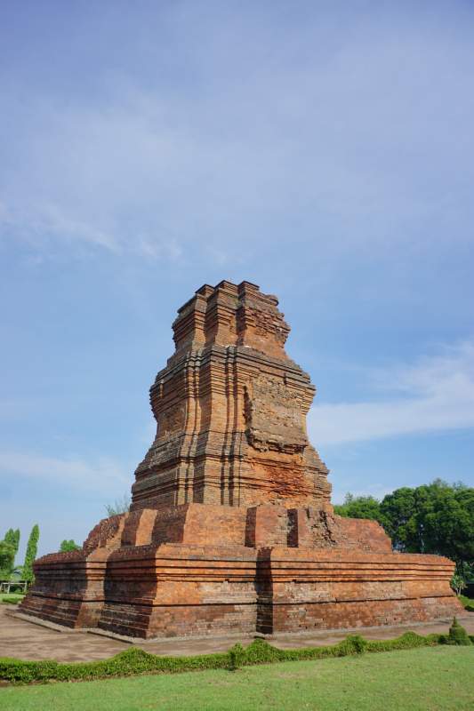 04 View from Side, Candi Brahu