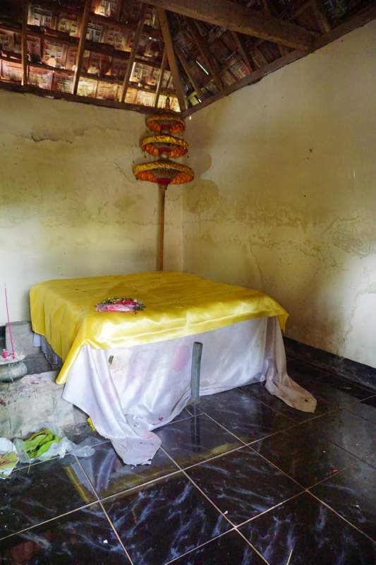 025 Tomb in Shrine, Petilasan Tri Buana Tungga Dewi