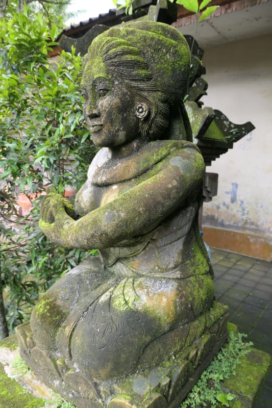 047 Female Statue