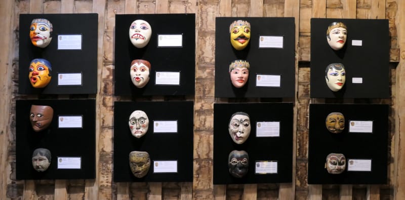 057 Wall Masks