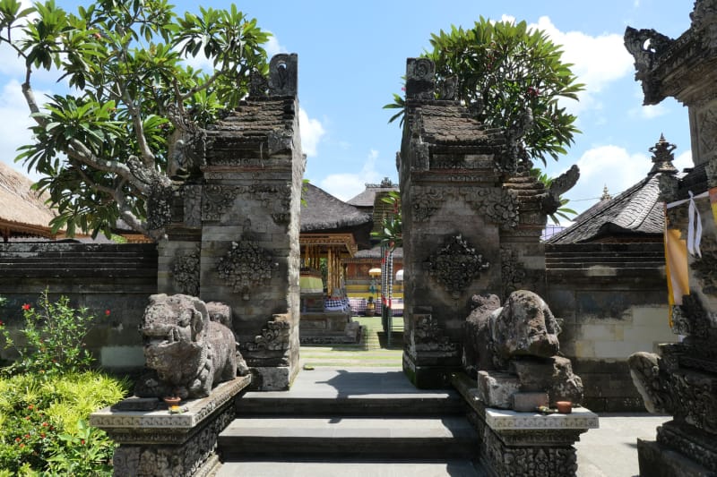 029 Split Gate into Side Temple