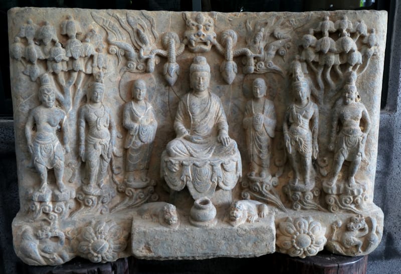 030 Buddha teaches the Lotus Sutra