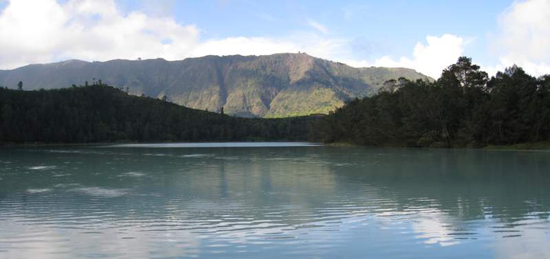 Beautiful Lake, Java