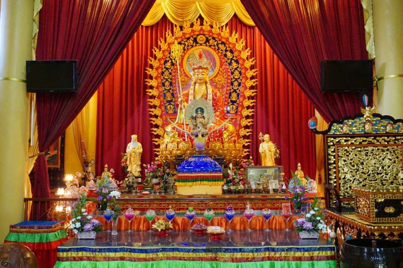 Tri Ratna Buddhist Centre