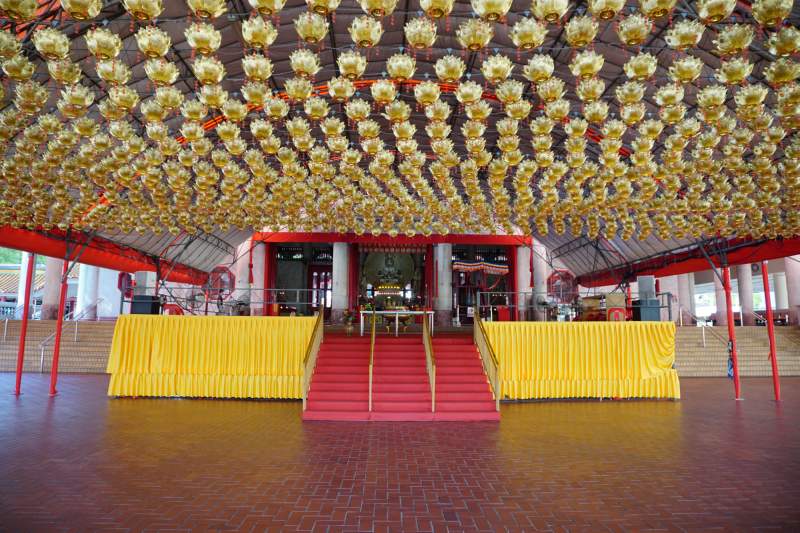 02 Plaza in front of the Hall of Great Compassion