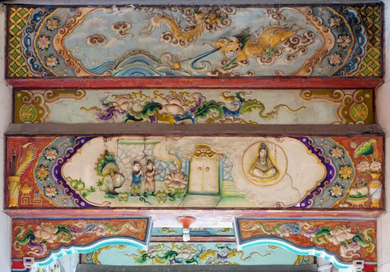 14 Ceramic Decorations