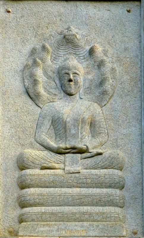 Mucilinda Protects Buddha