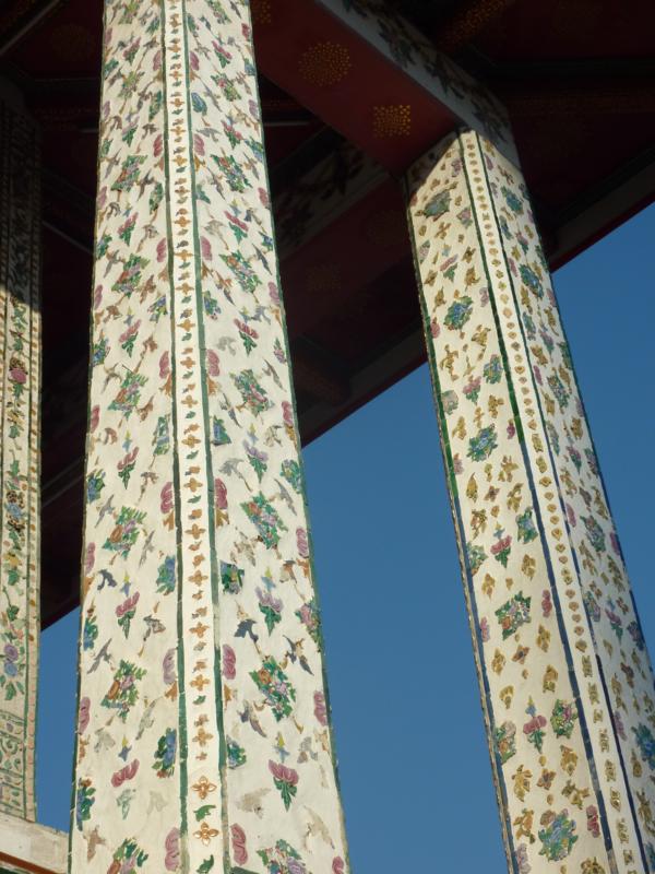 Putthabat Columns
