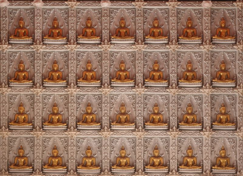 036 Rows of Golden Buddhas